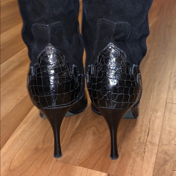 Donald J Pliner Vane Suede and Leather Embossed - Picture 5 of 7